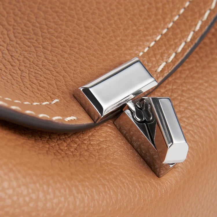 T-LOCK CLUTCH GRAINED LEATHER TAN