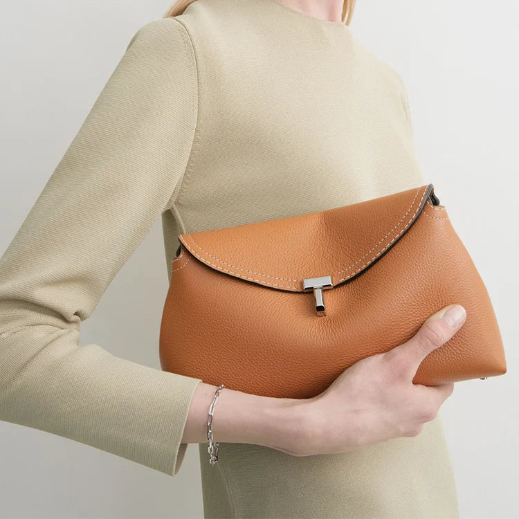 T-LOCK CLUTCH GRAINED LEATHER TAN